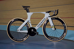 Colnago se vrací na dráhu. Nový T1Rs je „nejvíce aerodynamické kolo v historii značky“