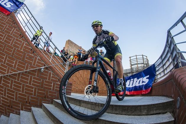 Mitas rozšiřuje podporu zahraničních UCI týmů