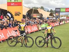 Kulhavý potřetí vítězem Cape Epic! Hynek na druhém místě