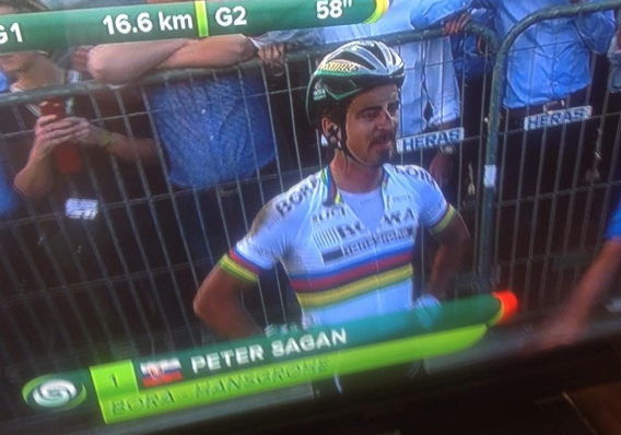 Video: Sagan zavadil na Flandrech o banner a šel k zemi