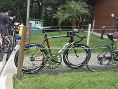 Brazilec uháněl na kole rychlostí 202 km/h