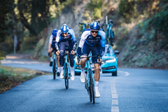 Factor Bikes tlačí na tým Israel–Premier Tech: Změňte název, jinak spolupráce skončí
