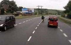 Profesor Pafko reaguje na Škromachův nápad netrestat opilé cyklisty
