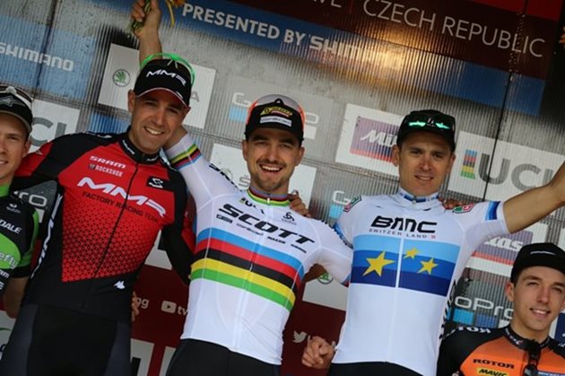 Schurter opět kraloval v Novém Městě na Moravě! Kulhavému nepřálo štěstí