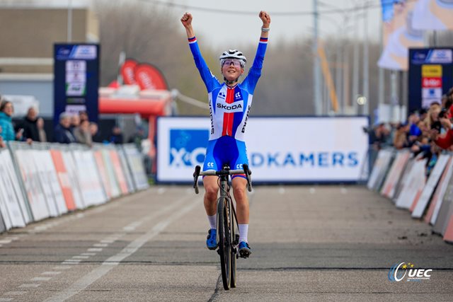 Bukovská ovládla evropský šampionát. Po sólové jízdě slaví zlato v Middelkerke