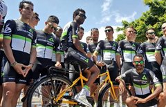 Stáj Dimension Data uvedla nové dresy