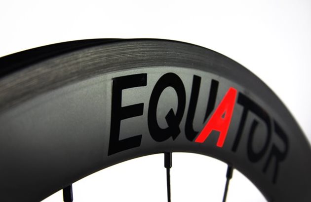 Equator - zapletená karbonová kola pro každého