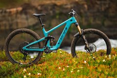 Lehký e-bike Yeti MTe s motorem TQ: Trailová zábava v 17,5 kg balení