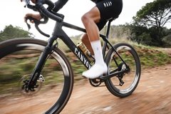 Canyon Grail RIFT: Gravel bike odpružením od DT Swiss