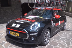 V čem jezdí profíci? Přece v Mini Clubman Cooper S