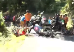 Video: Greg Van Avermaet a jeho incident s motorkou