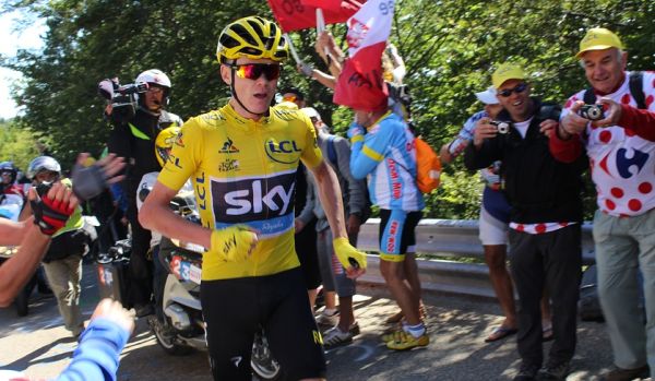 Chris Froome po těžké nehodě při tréninku úspěšně podstoupil operaci