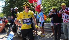 Chris Froome po těžké nehodě při tréninku úspěšně podstoupil operaci