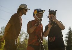 Ze hry do reality a zpět. Biker a mistr světa Tomáš Slavík hrdinou nevšedního videa