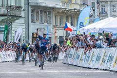Tour de France v Praze možná už v roce 2026. Politika otřásá cyklistikou