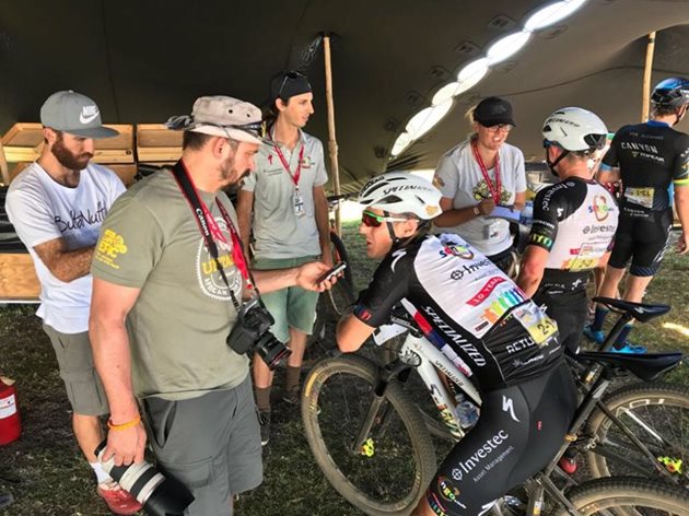 Kulhavý s Grottsem pátí v prologu Cape Epic