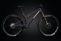 Norco představuje nový XC full Revolver: lehčí rám, více zdvihu a moderní geometrie