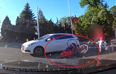 Auto nedalo přednost, cyklista skončil v nemocnici