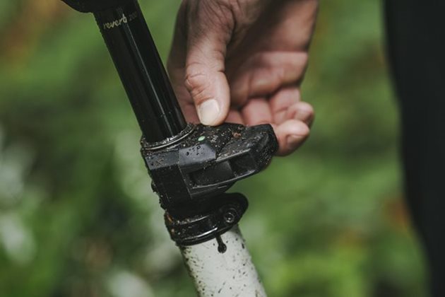Nová generace RockShox Reverb AXS posouvá bezdrátové ovládání sedlovek na novou úroveň
