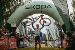 Stošek obhájil maratonský titul, Kalašová slavila v ženách