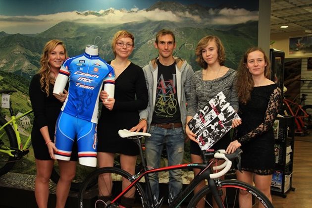 Kreuziger pokřtil kalendář Czech Mix Teamu 2016