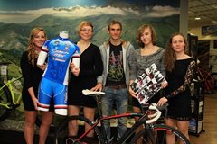 Kreuziger pokřtil kalendář Czech Mix Teamu 2016