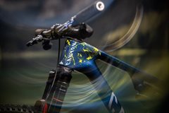 Canyon svým 14 jezdcům vyšperkoval závodní speciály pro mistrovství světa