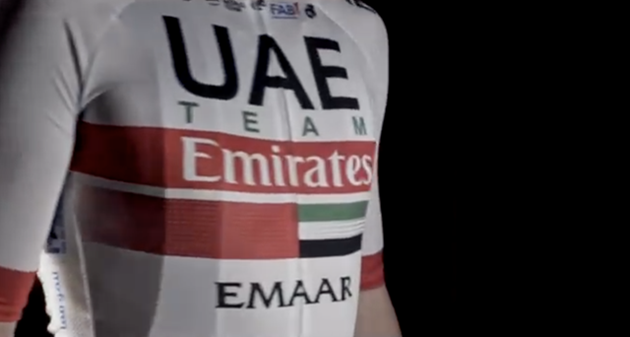 Tým UAE Team Emirates představil nový dres