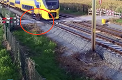 Cyklista unikl střetu s vlakem o vlásek