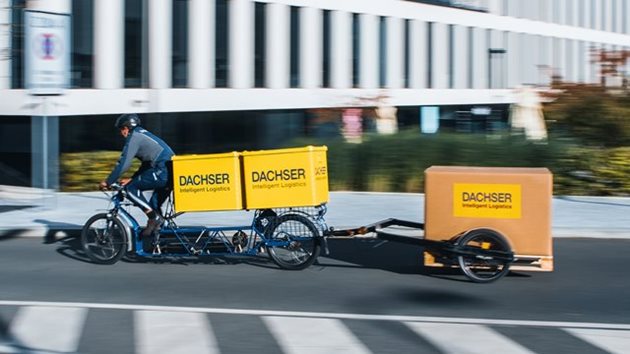 DACHSER v Hradci Králové distribuuje zásilky nákladním elektrokolem