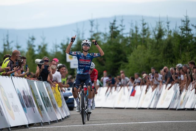 Lecerf ovládl Dlouhé stráně a bere žlutý trikot Czech Tour 2025