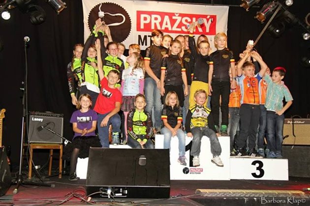 Dramatickou soutěž týmů Pražského MTB poháru vyhrála Dukla Praha