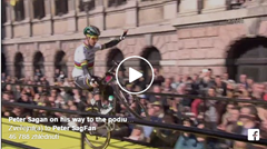 Sagan opět šoumen! Na prezentaci přijel po zadním