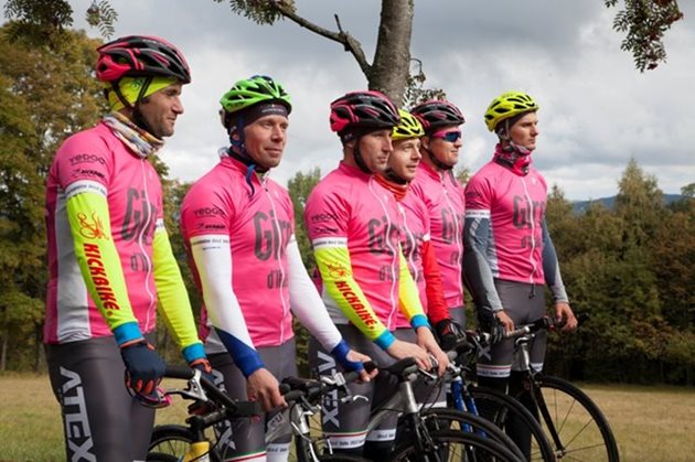 Češi absolvují celé Giro d´Italia na koloběžce