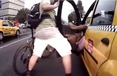 Video: Cyklisté vs řidiči automobilů, kdo má větší sílu?