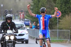 Královskou etapu Závodu míru juniorů vyhrál Karel Vacek
