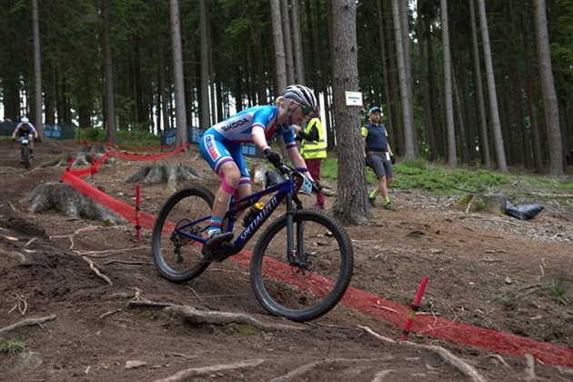 Pidcock a Ferrand-Prévot ovládli Nové Město, Češi zářili v maratonu