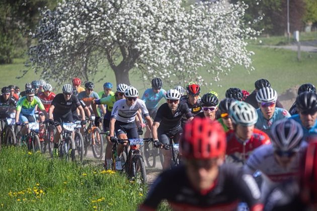 Sluníčko, krásná příroda a stovky bikerů. Takový byl závod ZP 211 Stolové hory