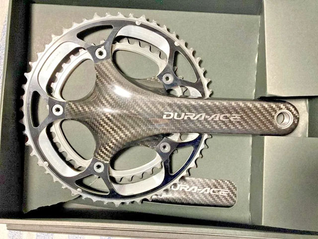 Nejvzácnější produkt od Shimano míří na eBay. Karbonové kliky Dura-Ace FC-7800-C šokují cenou