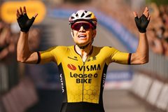 Wout van Aert ovládl prašnou 9. etapu Gira, Del Toro jde do růžového